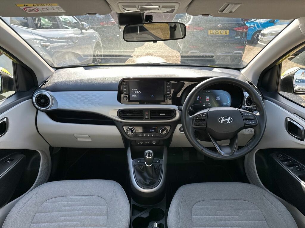 Hyundai I10 1.0 63 Premium Nav AV25ZLX Green #3
