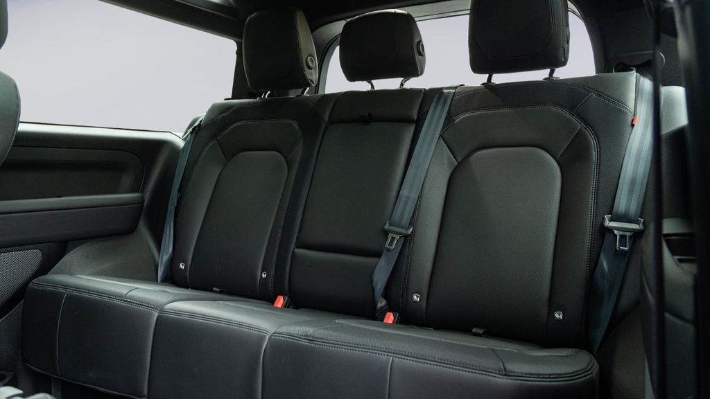 Land Rover Defender 90 3.0 D300 X-dynamic Hse 90 HG73DKD Grey #2