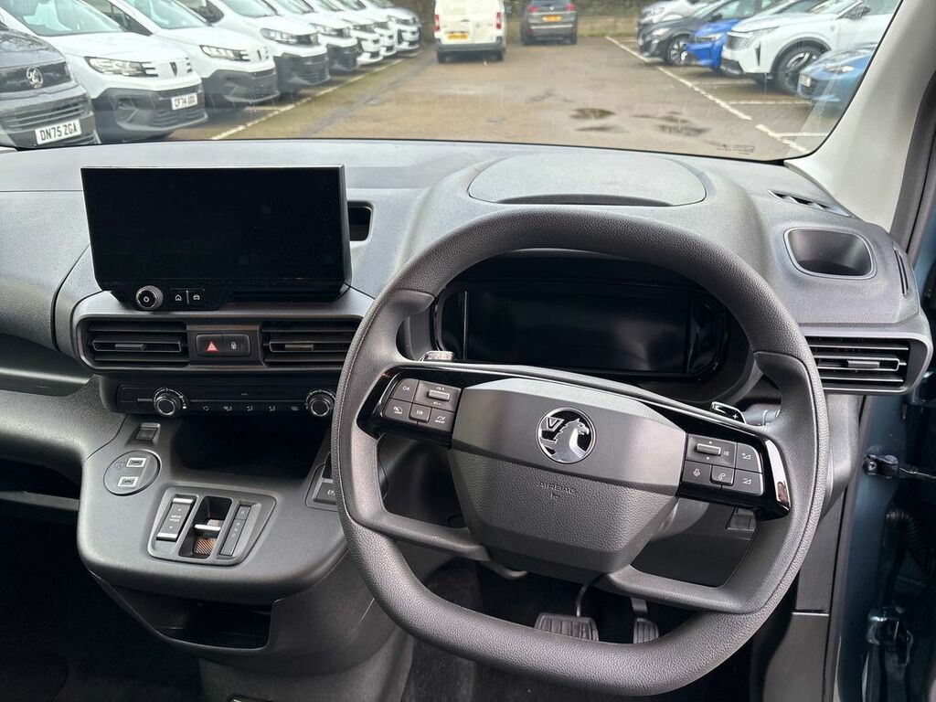Vauxhall Combo-e Life 100Kw Pro 52Kwh H1 Van Blue #3
