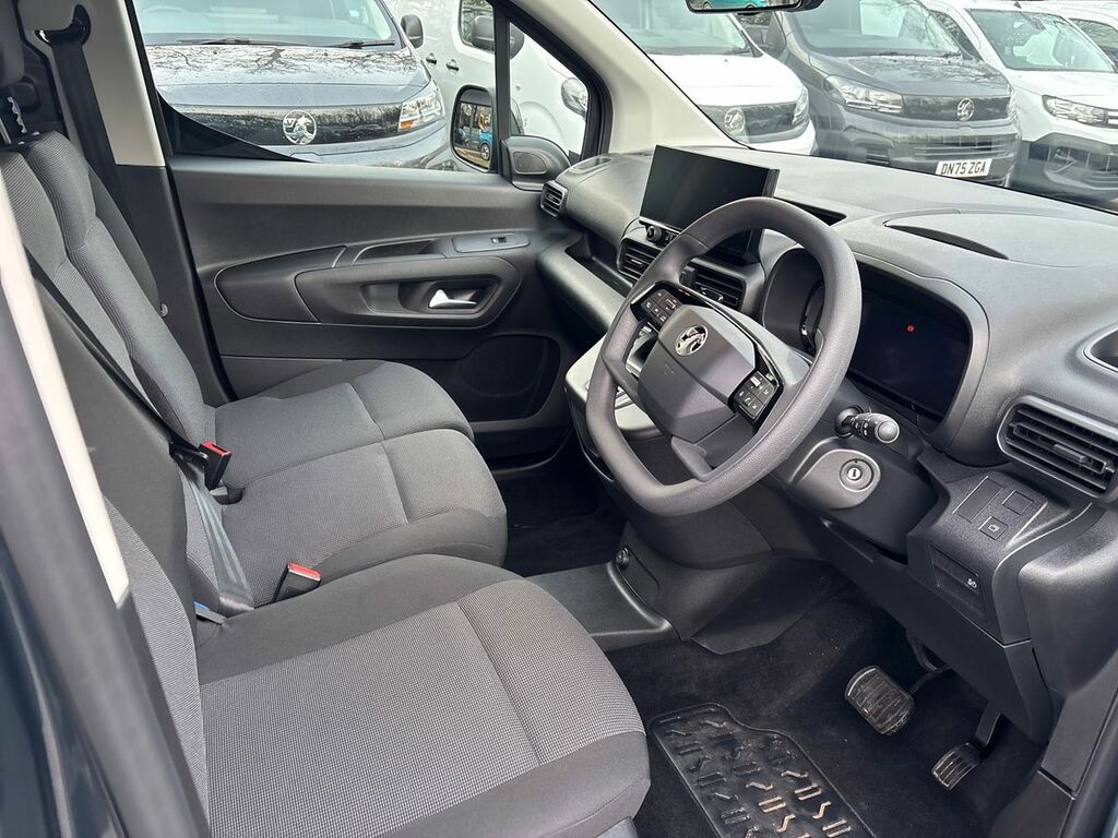 Vauxhall Combo-e Life 100Kw Pro 52Kwh H1 Van Blue #5