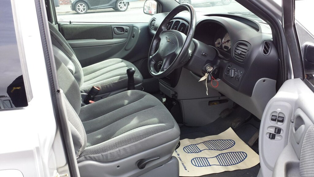 Chrysler Voyager 2.5 Anniversary Edition 7 Seater From 3,49 Silver #6
