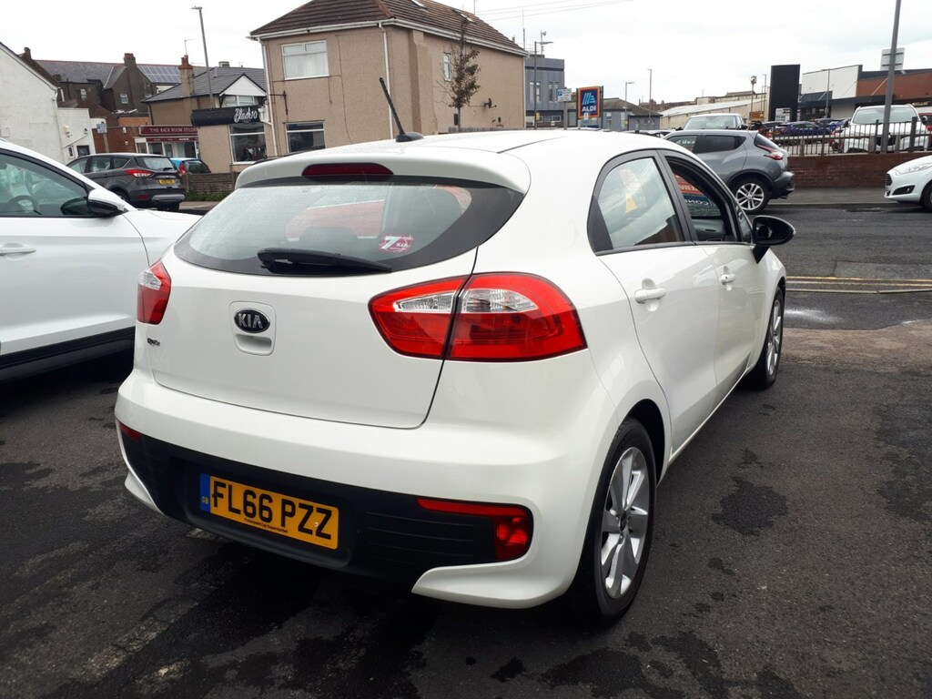 Kia RIO 2 1.25 5-Door From 8,195 Retail Package White #4