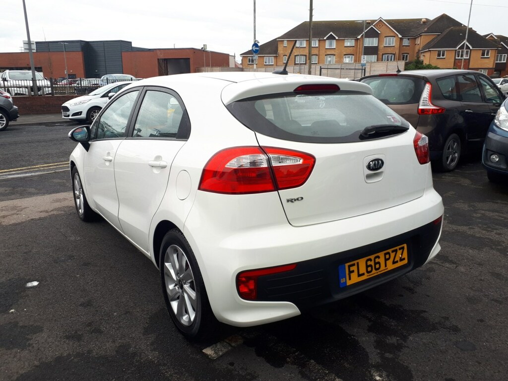 Kia RIO 2 1.25 5-Door From 8,195 Retail Package White #5