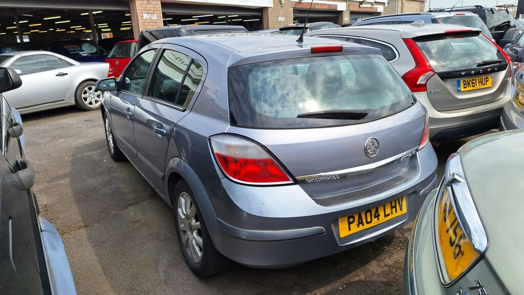Vauxhall Astra 1.6 Elite 5-Door From 2,195 Retail Package Silver #2