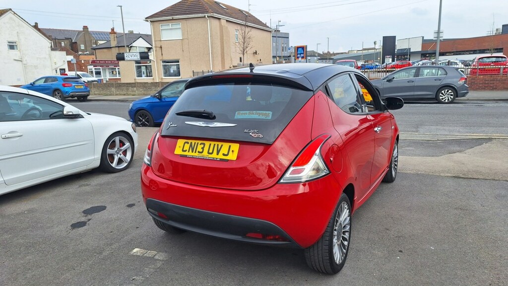 Chrysler Ypsilon 1.2 Black And Red 5-Door From 3,395 Retail Pack Red #4