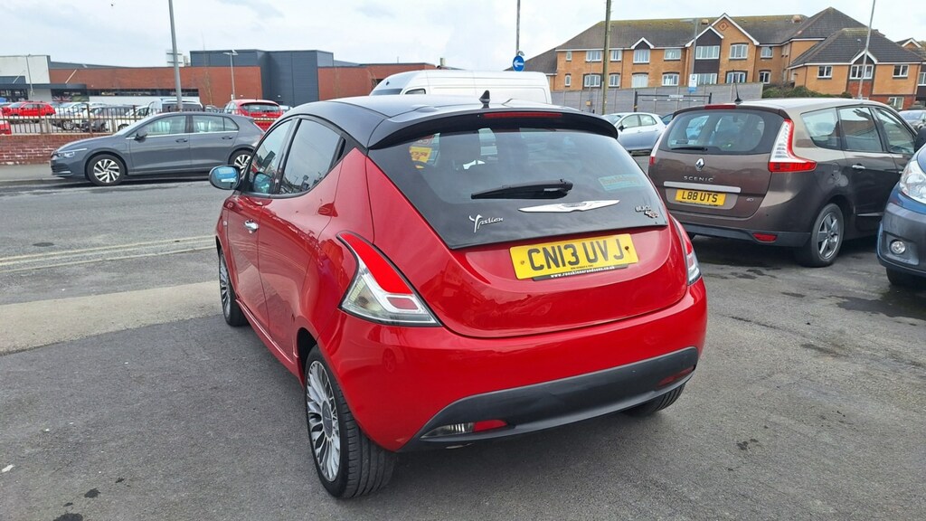 Chrysler Ypsilon 1.2 Black And Red 5-Door From 3,395 Retail Pack Red #5