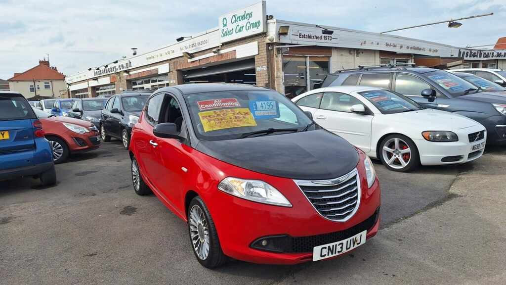 Chrysler Ypsilon 1.2 Black And Red 5-Door From 3,395 Retail Pack Red #3