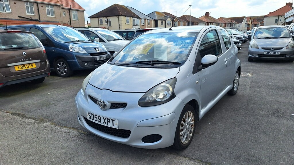 Toyota Aygo Hatchback SD59XPT Silver #2