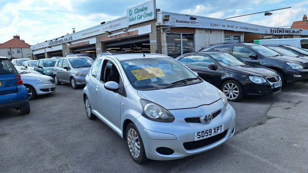 Toyota Aygo Hatchback SD59XPT Silver #3