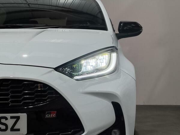 Toyota Yaris 1.5 Vvt-h Gr Sport Hatchback Hybrid E-c EJ73RSZ White #3