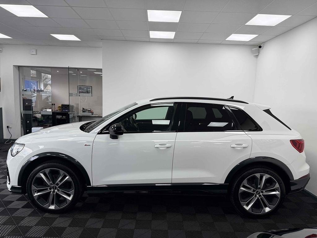 Audi Q3 Tfsi Cod Black Edition MK71DBX White #4