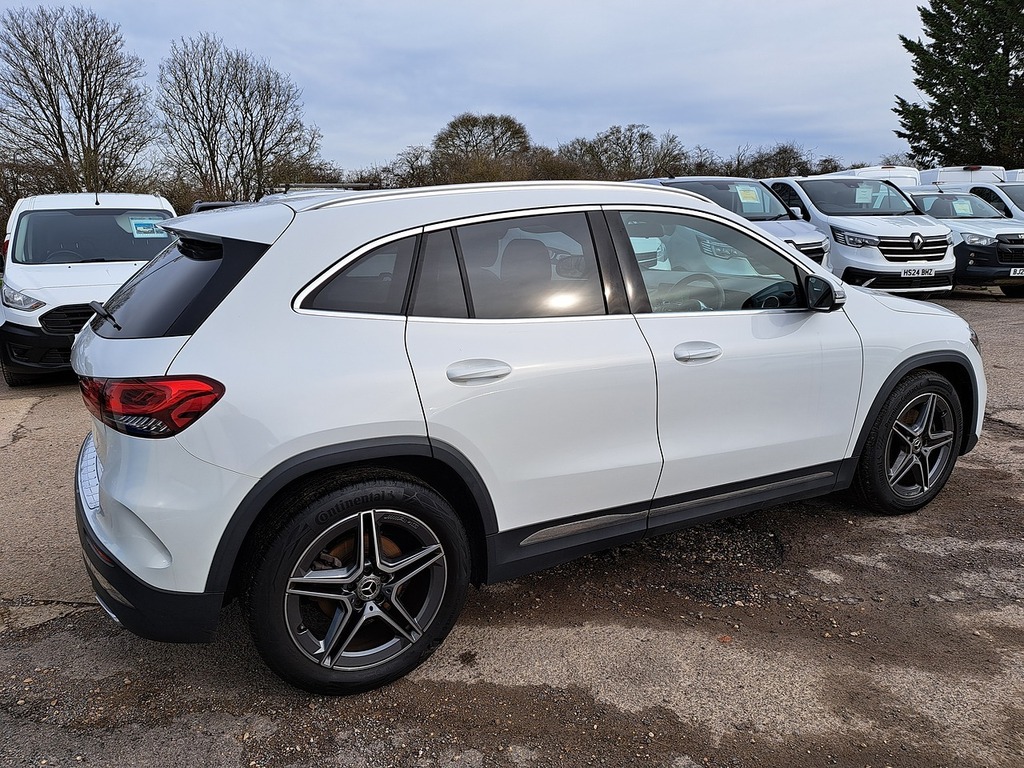 Mercedes-Benz GLA Class Gla200 Amg Line YC22MLJ White #5