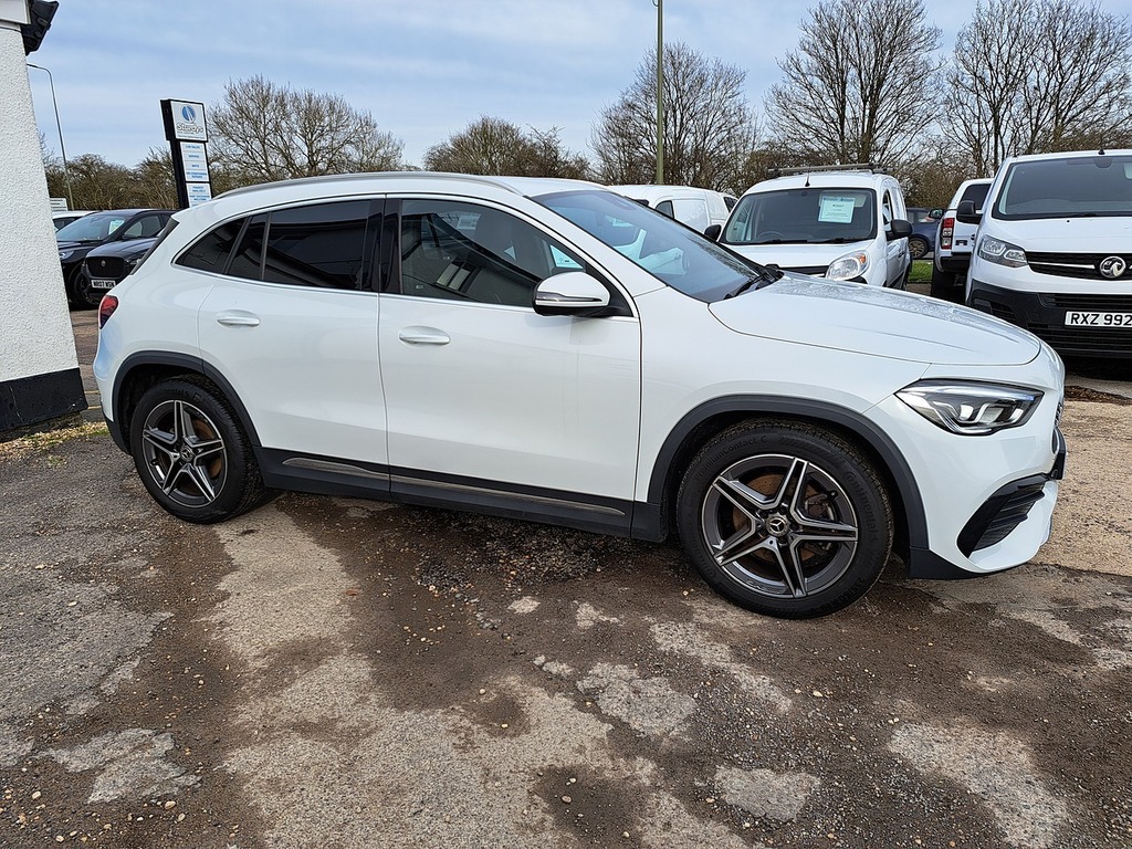 Mercedes-Benz GLA Class Gla200 Amg Line YC22MLJ White #4