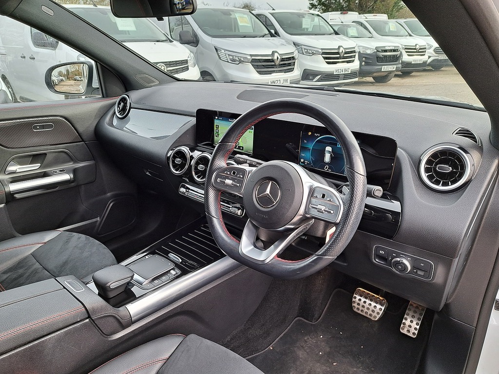 Mercedes-Benz GLA Class Gla200 Amg Line YC22MLJ White #2