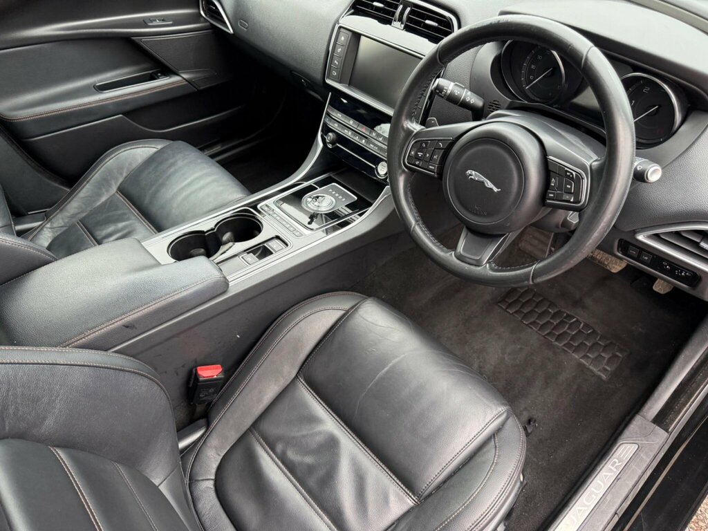 Jaguar XE 2.0D Prestige Euro 6 Ss BT15MVG Black #2