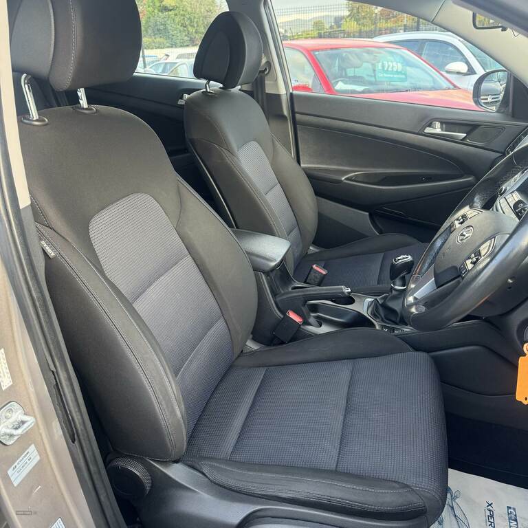 Hyundai Tucson 1.7 Crdi Blue Drive Se Nav 2Wd SM16HWP Brown #6