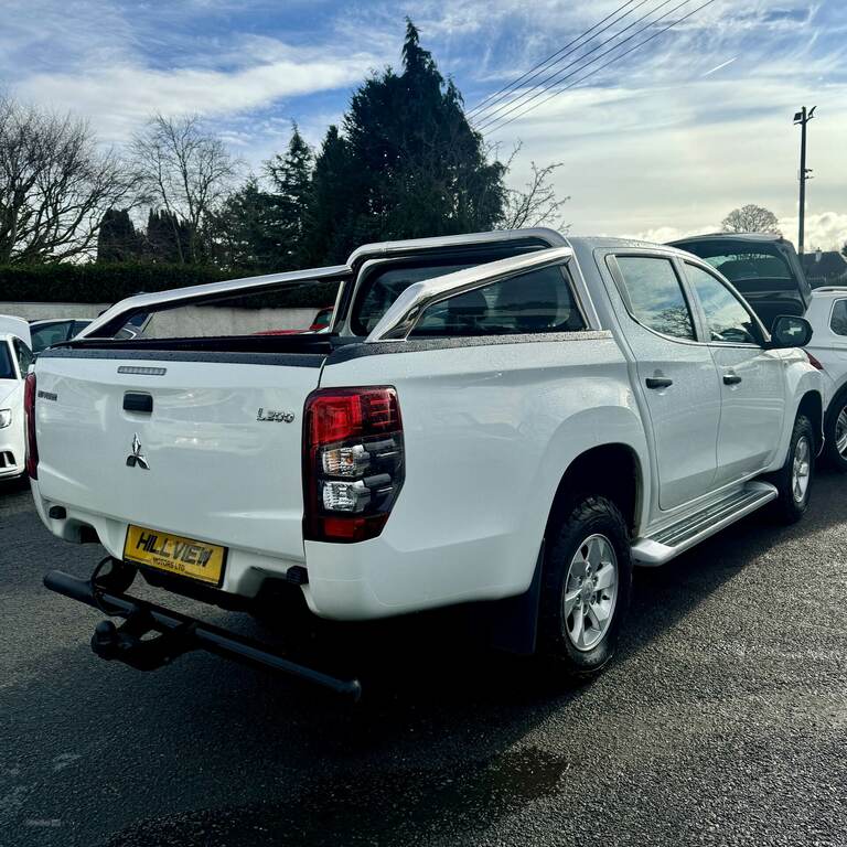 Mitsubishi L200 Cab Di-d 150 4Life 4Wd White #2