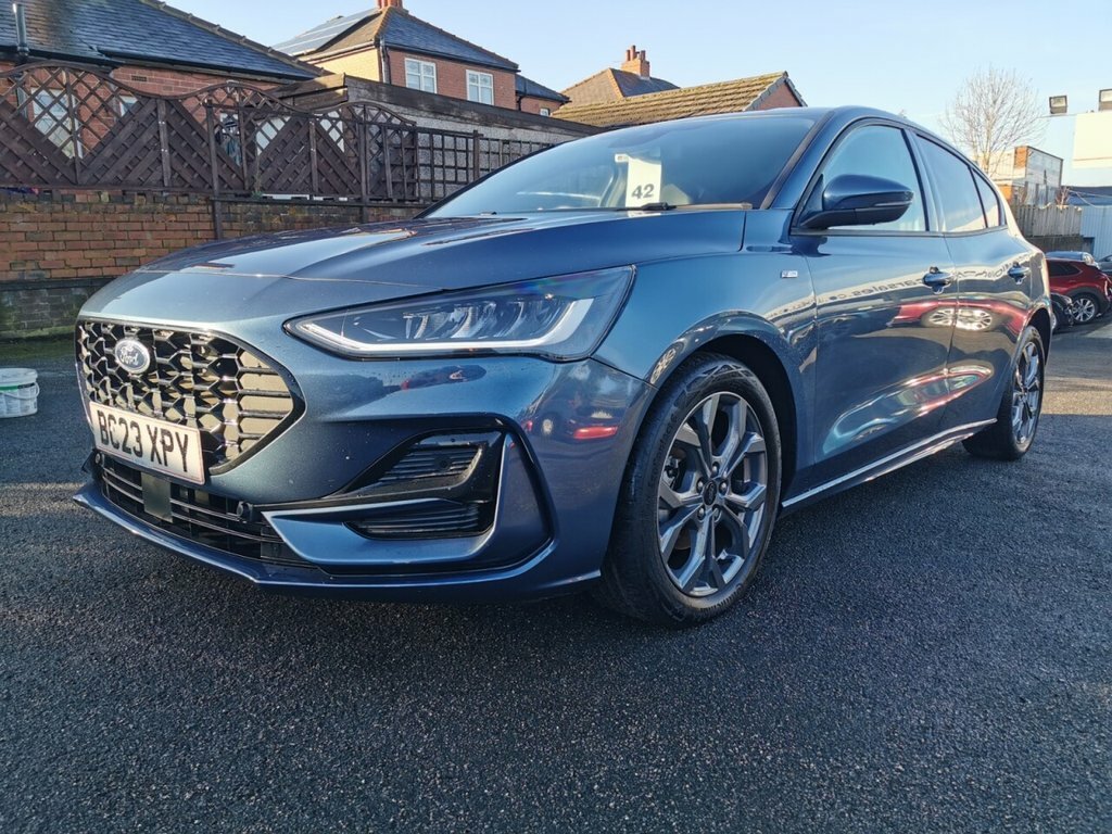 Ford Focus 1L St-line Blue