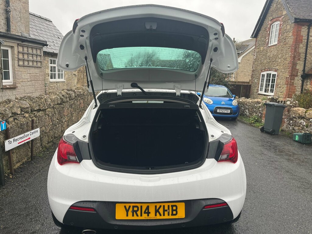 Vauxhall Astra 1.4T Sri Coupe Euro 5 Ss 140 White #6