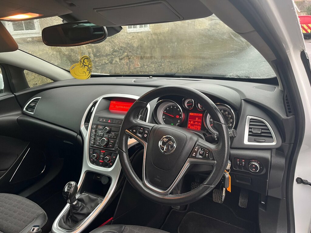Vauxhall Astra 1.4T Sri Coupe Euro 5 Ss 140 White #3