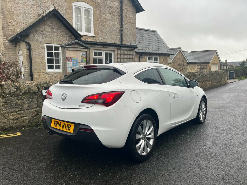 Vauxhall Astra 1.4T Sri Coupe Euro 5 Ss 140 White #4