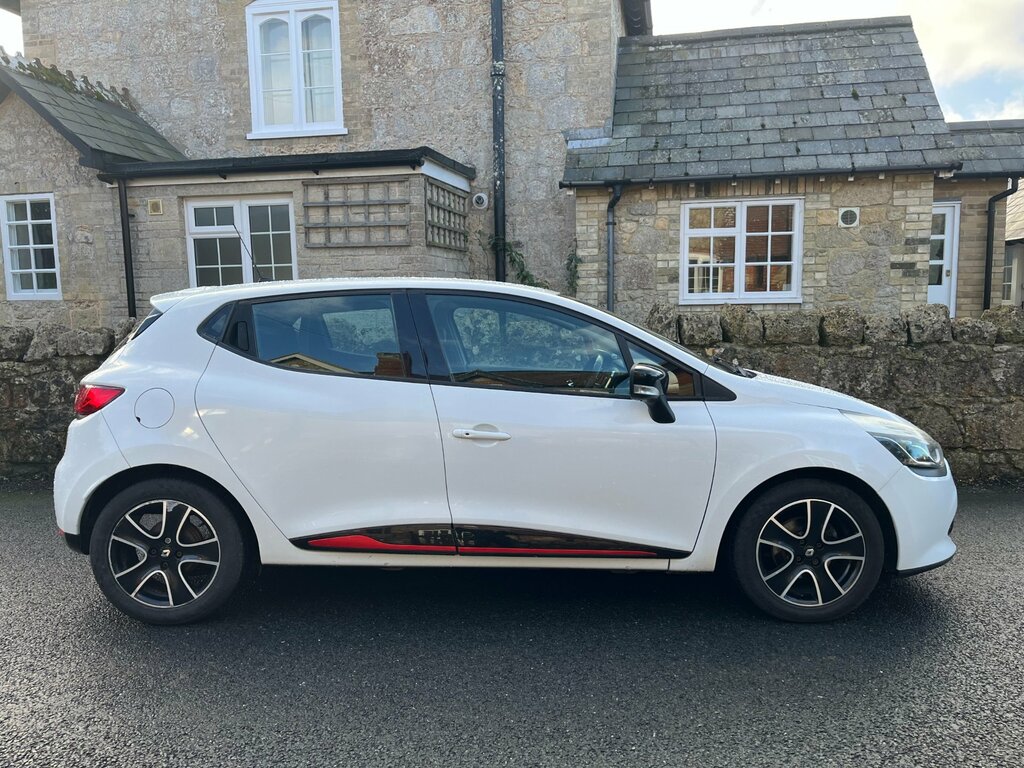 Renault Clio 0.9 Tce Dynamique Medianav Hatchback Ma CE13UCV White #2