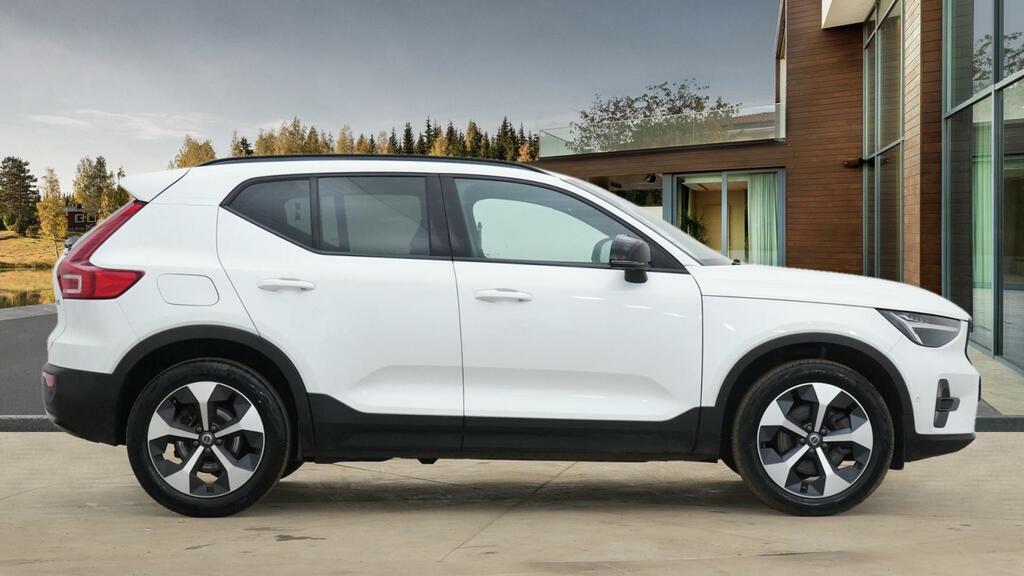 Volvo XC40 B3 Plus FG24BLX White #2