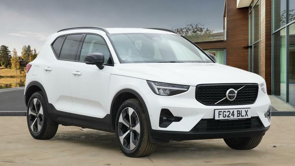 Volvo XC40 B3 Plus FG24BLX White