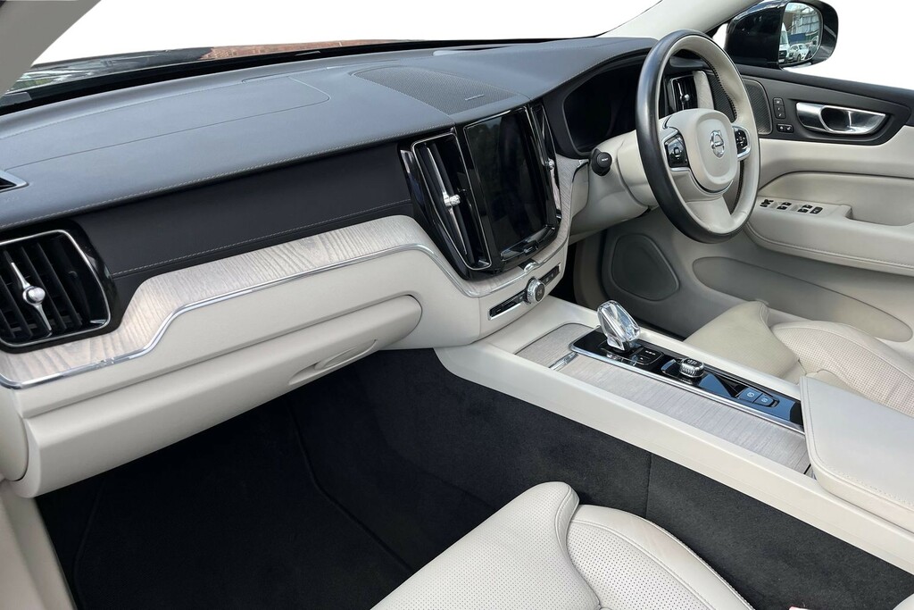 Volvo XC60 T8 Inscription Pro CA22OFL Black #2
