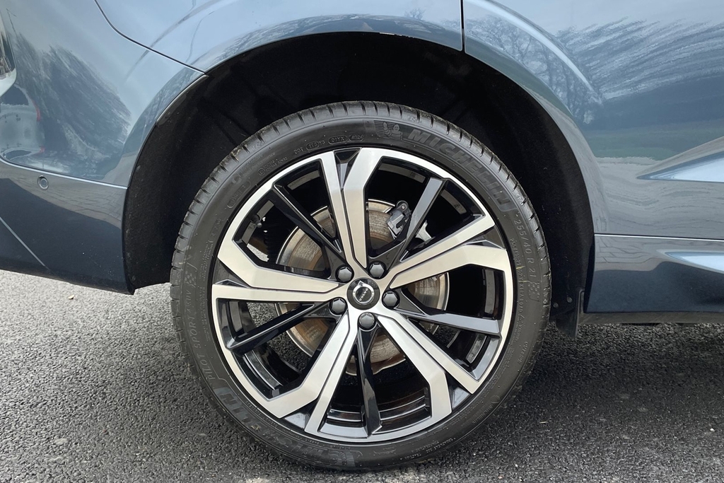 Volvo XC60 Ultra Dark FL25LFB Blue #5