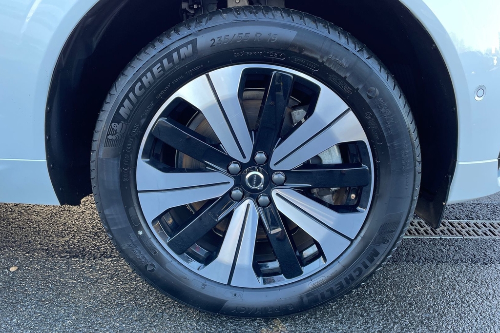 Volvo XC60 Plus White #5