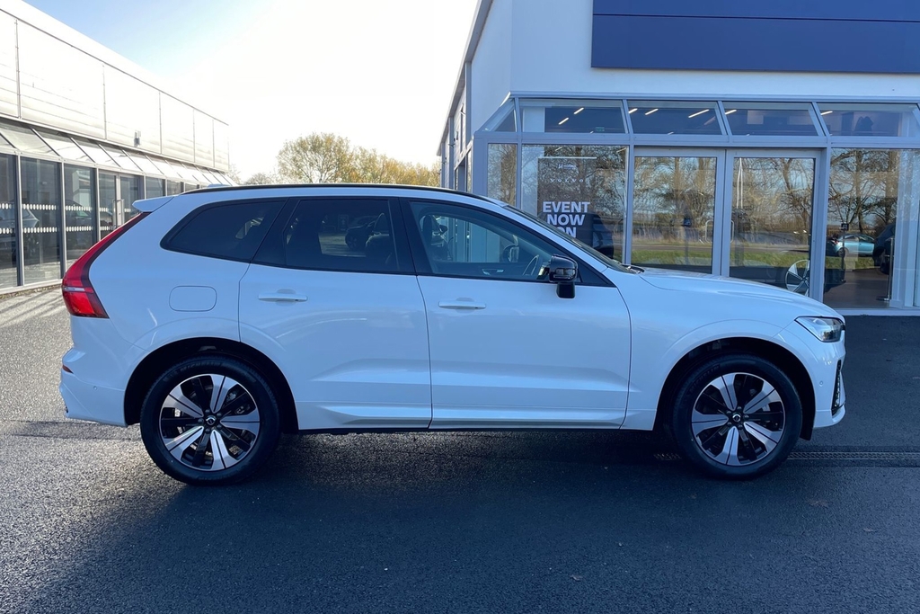 Volvo XC60 Plus White #4