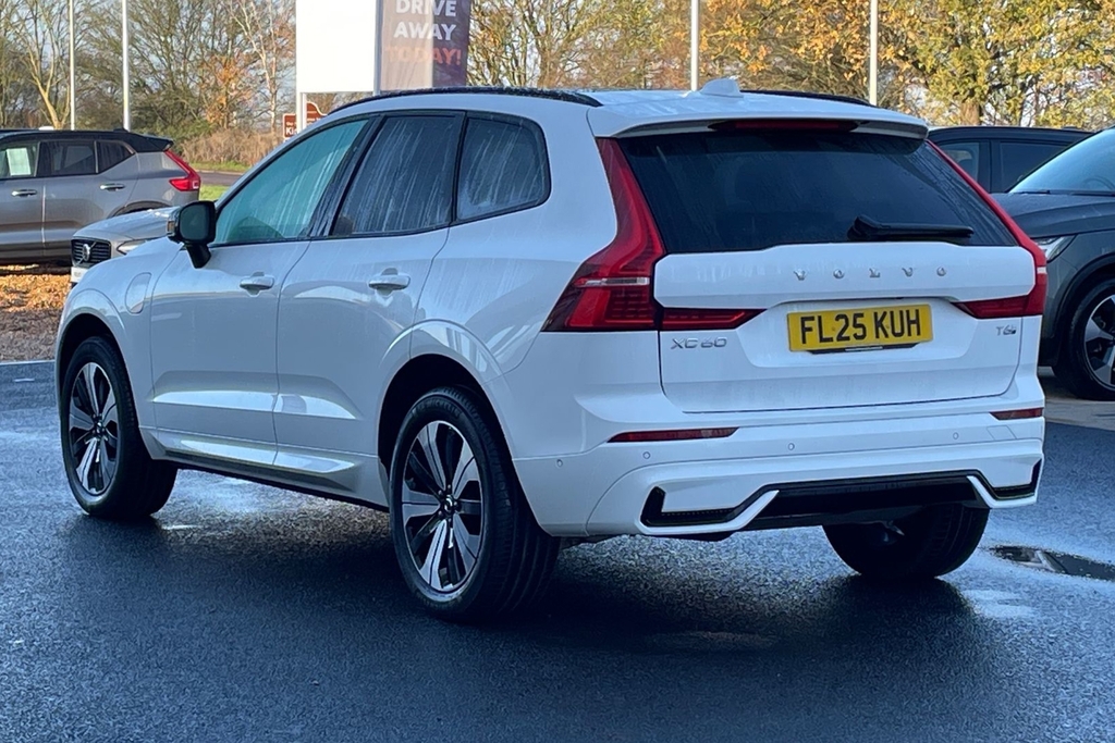 Volvo XC60 Plus White #3