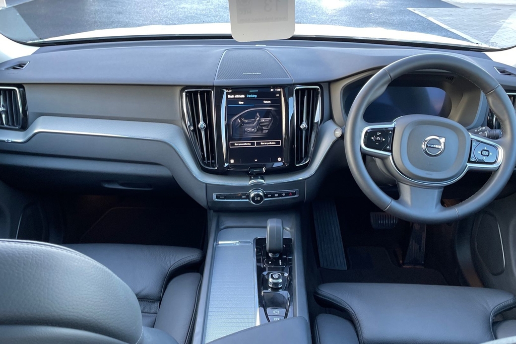 Volvo XC60 Plus White #6