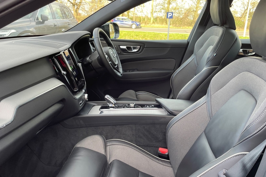 Volvo XC60 Plus RA24CGE Grey #2
