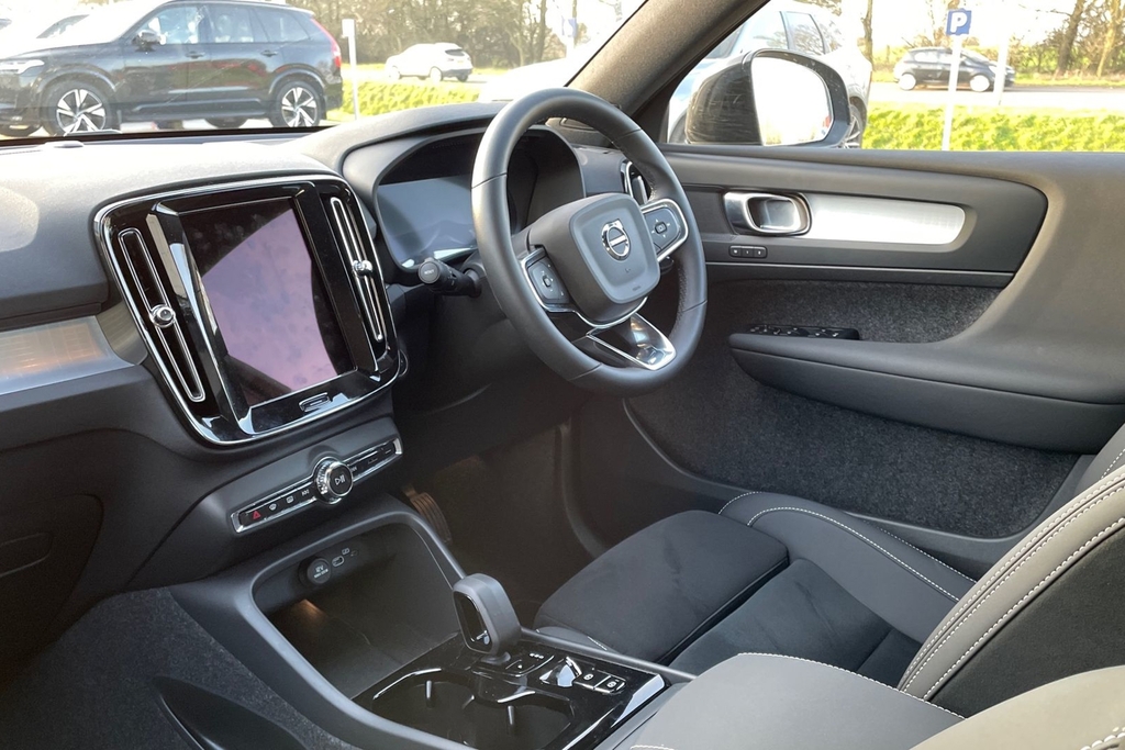 Volvo XC40 Plus Dark AF75LNH Green #2