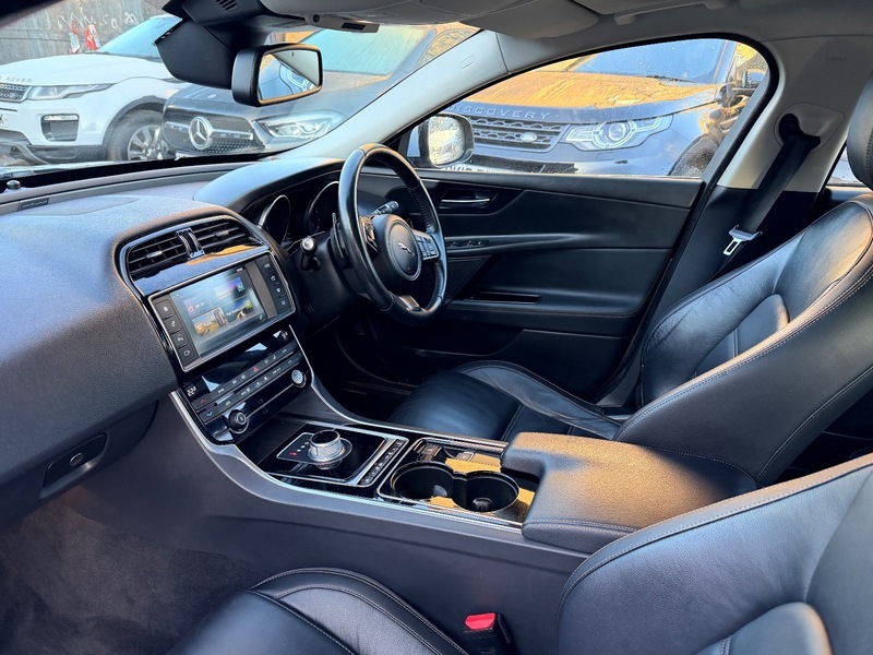 Jaguar XE Prestige Silver #6