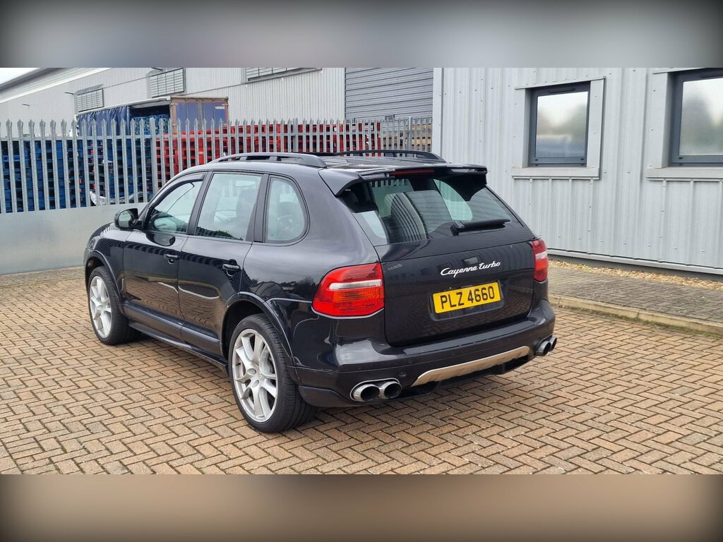 Porsche Cayenne 4.8 Turbo Tiptronic S Awd Black #4