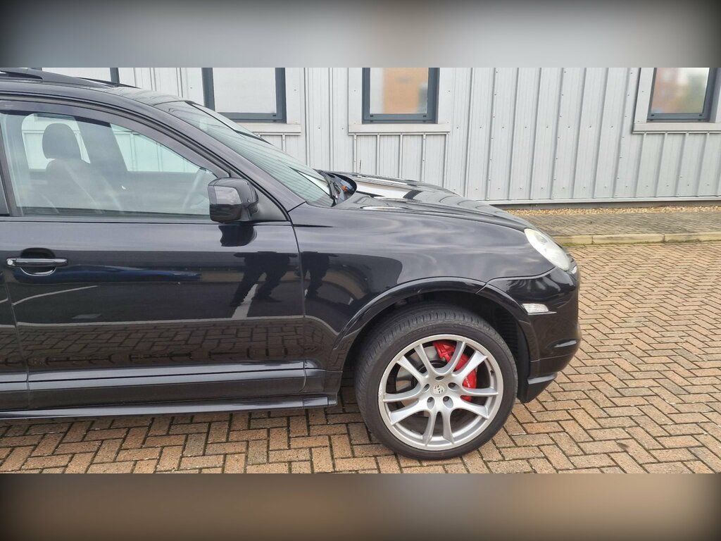 Porsche Cayenne 4.8 Turbo Tiptronic S Awd Black #6
