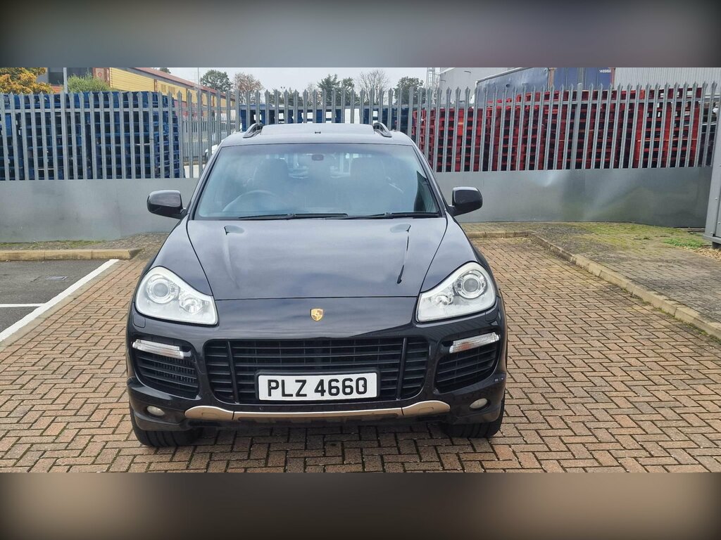 Porsche Cayenne 4.8 Turbo Tiptronic S Awd Black #2