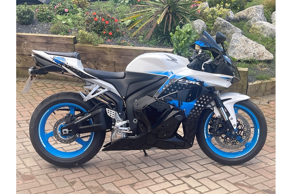 Honda Cbr 600 Rr WU09VEB White