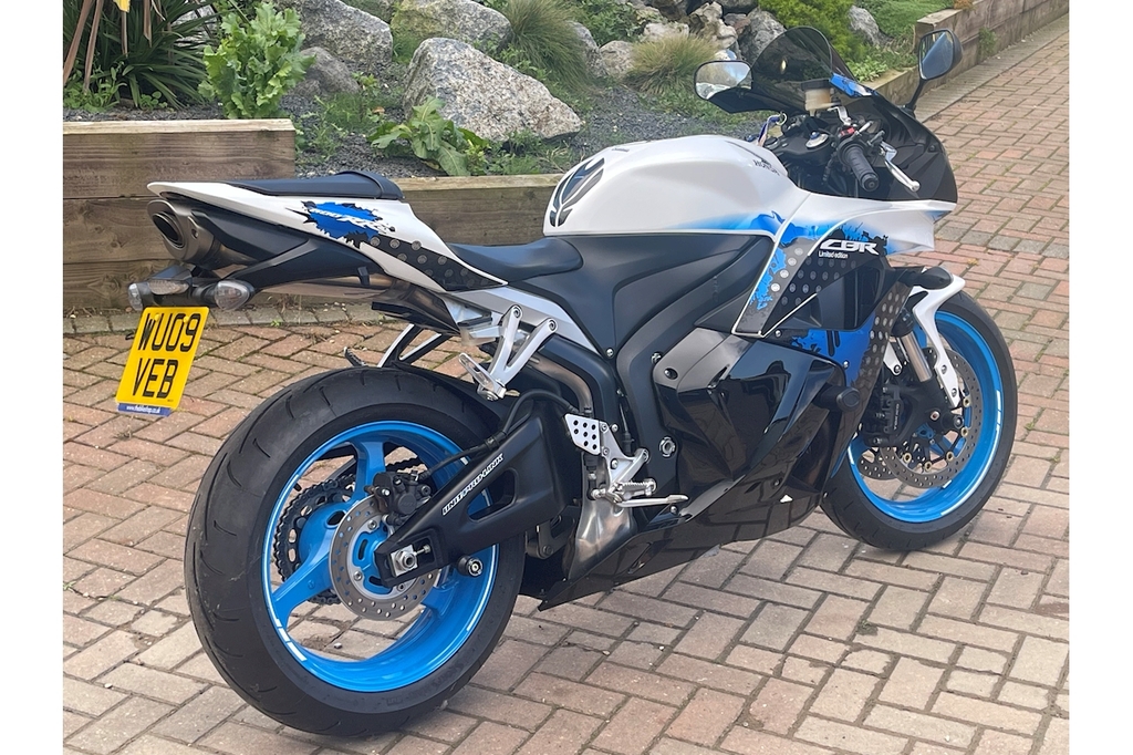 Honda Cbr 600 Rr WU09VEB White #2