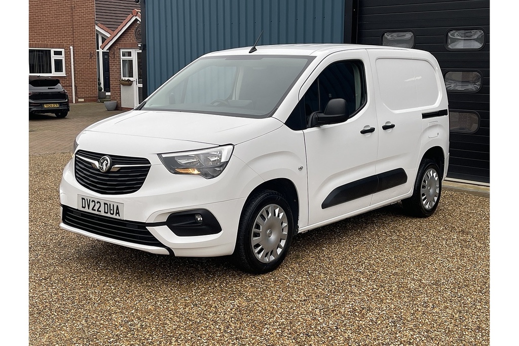 Vauxhall Combo Turbo D 2300 Sportive 2022 U2458 Ulez DV22DUA White #3