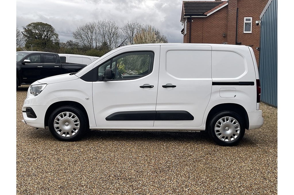 Vauxhall Combo Turbo D 2300 Sportive 2022 U2458 Ulez DV22DUA White #4