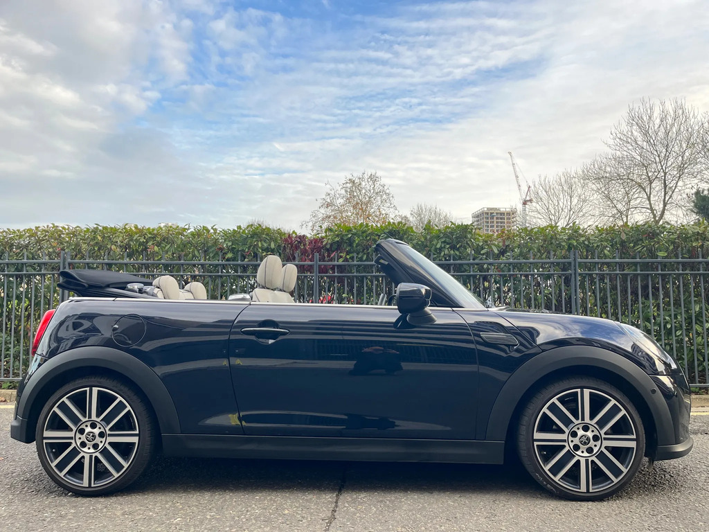 Mini Convertible Cooper Exclusive Black