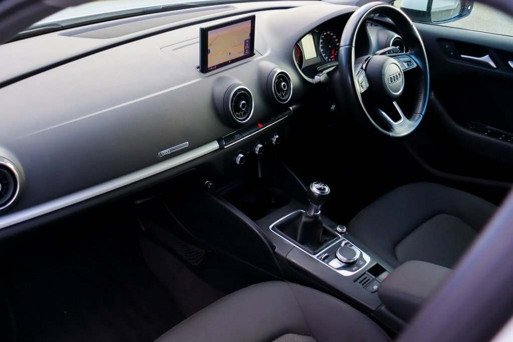 Audi A3 1.6L Se Technik SD68VYR White #4