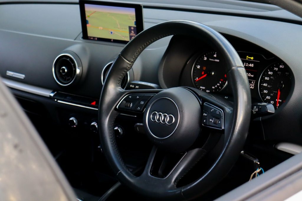 Audi A3 1.6L Se Technik SD68VYR White #2