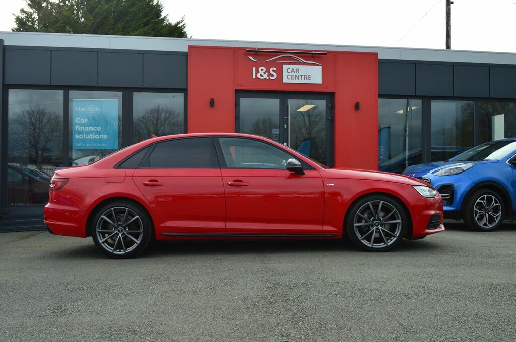 Audi A4 Tdi 35 Black Edition CV68UJM Red #4