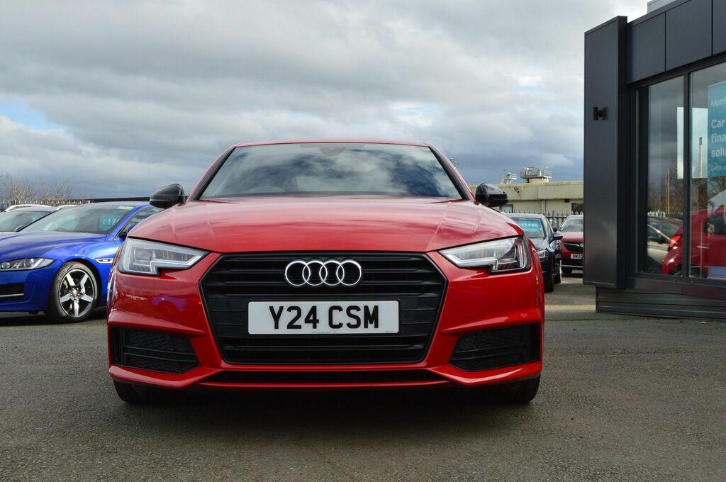 Audi A4 Tdi 35 Black Edition CV68UJM Red #3