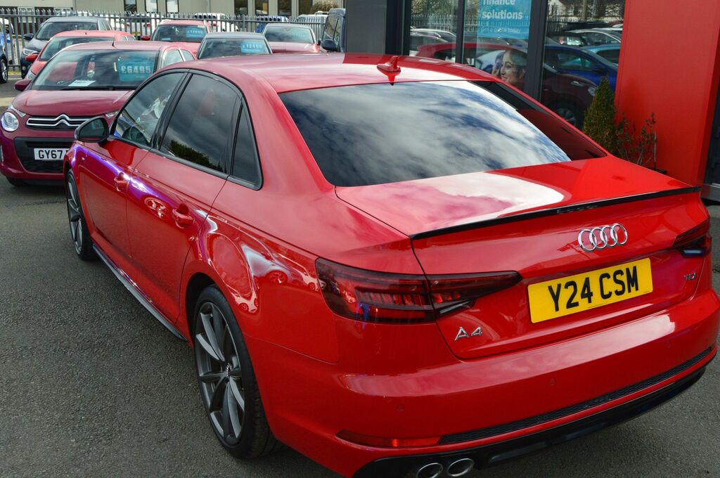 Audi A4 Tdi 35 Black Edition CV68UJM Red #6